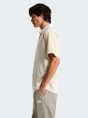 بني - The North Face Relaxed Rugby Polo T-Shirt - صورة 4 من 5