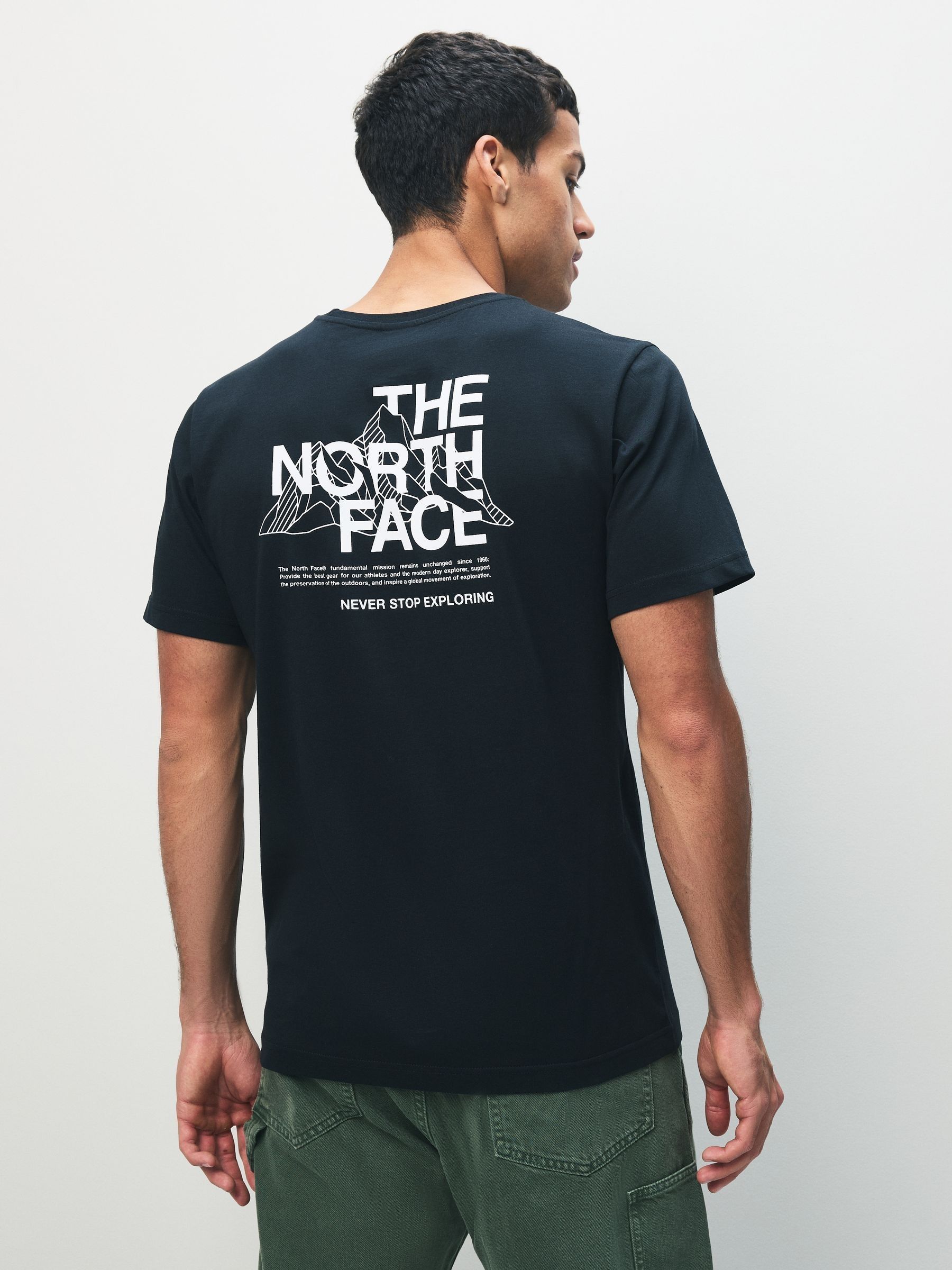 Comprar Preto - Camiseta com estampa Mountain Sketch Back da The