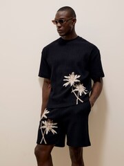 River Island Regular Fit Palm Embroidery Shorts - Imagem 2 de 4