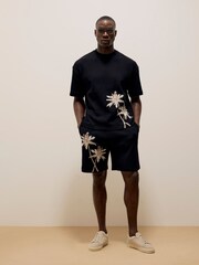 River Island Regular Fit Palm Embroidery Shorts - Imagem 3 de 4