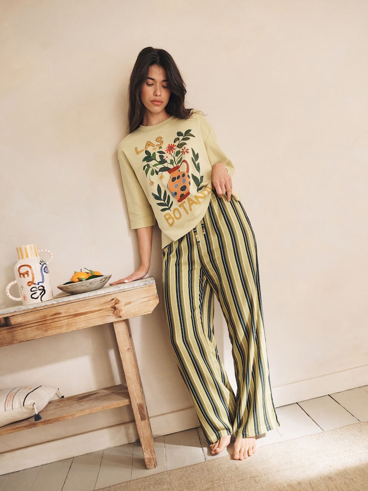 Grün gestreift - Grafik Kurzarm-Pyjamas - Bild 1 von 9