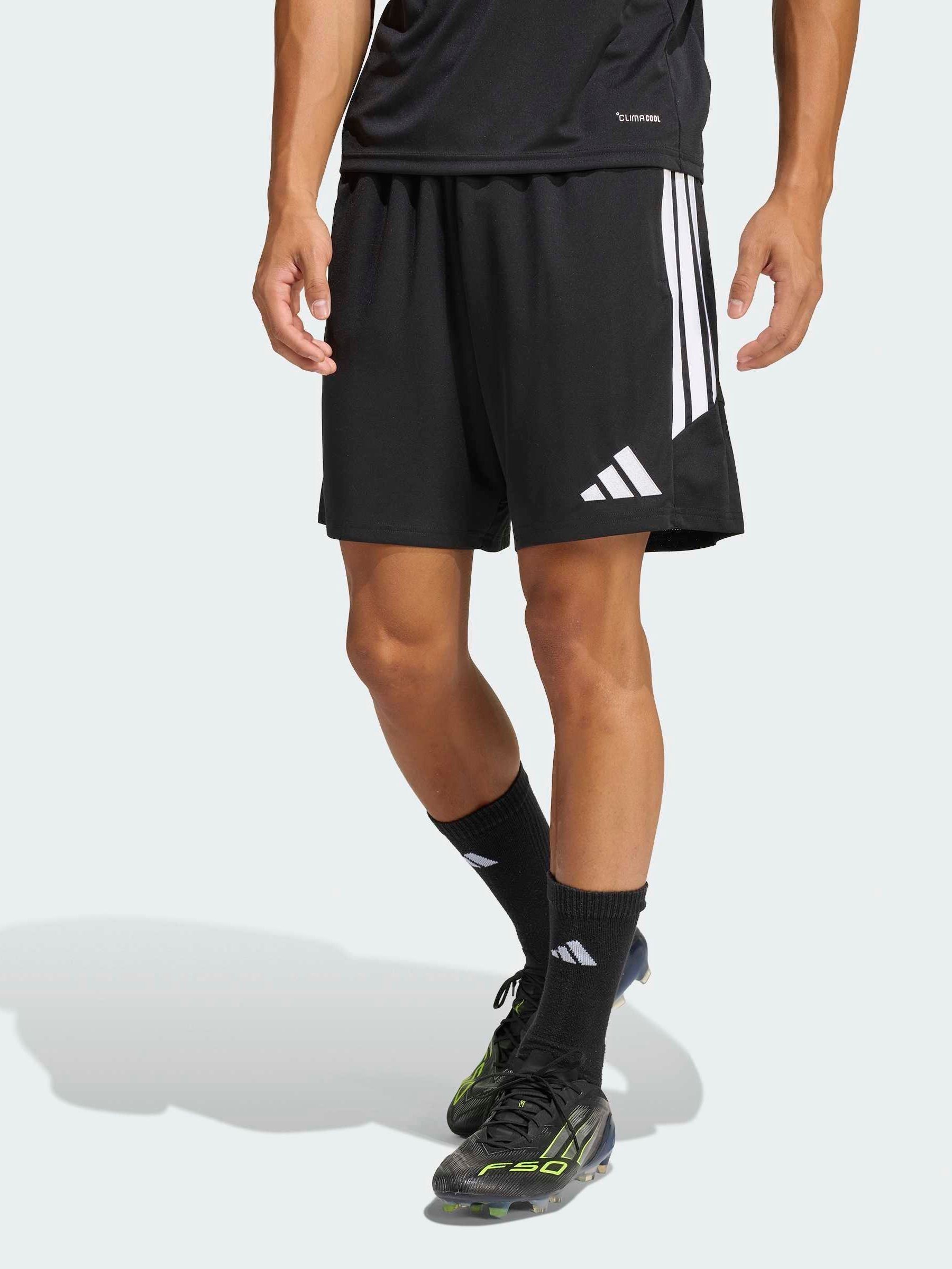 Next：日本 ブラック - adidas Tiro 26 ショートパンツ from Next Japan