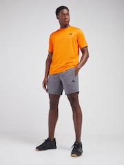 برتقالي - adidas Workout Essentials Base T-Shirt - صورة 3 من 4