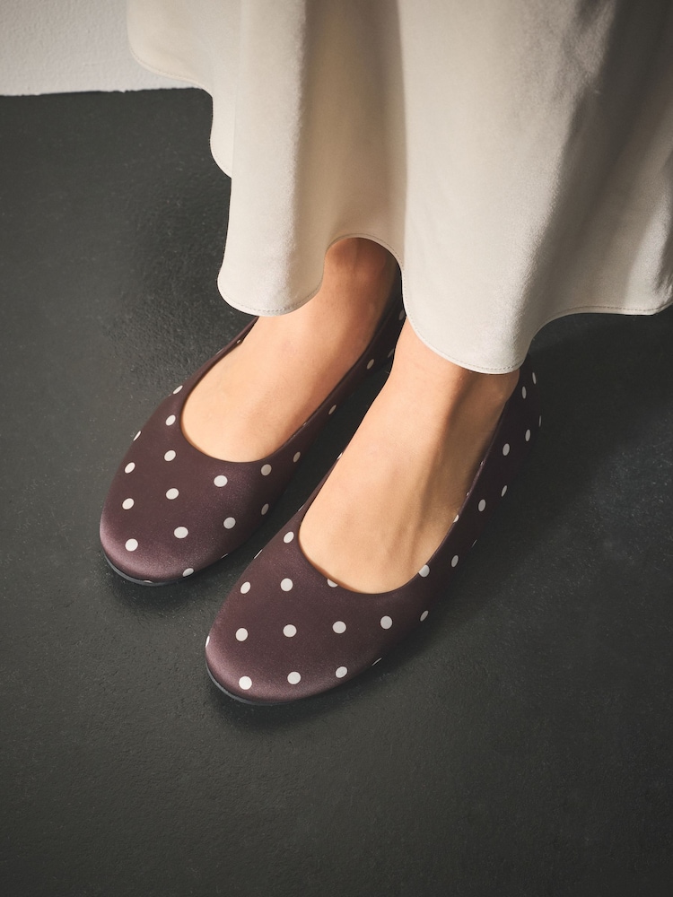 Marron chocolat à pois - Ballerines plates Forever Comfort® à bout rond et nœud - Image 9 de 9 Marron chocolat à pois - Ballerines plates Forever Comfort® à bout rond et nœud - Image 9 de 9