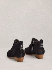 črna - White Stuff širok kroj Suede Ankle gležnjarji - Slika 3 iz 4