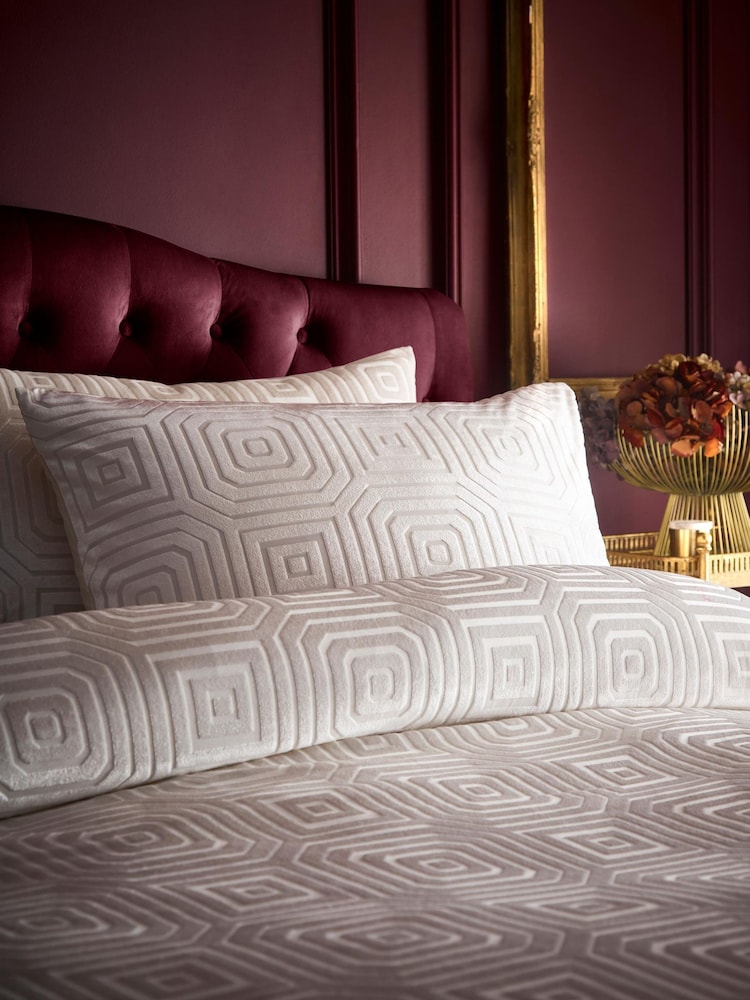 Laurence Llewelyn-Bowen Cream Emile Jacquard Duvet Cover Set - Image 2 of 4