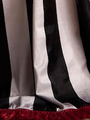 Laurence Llewelyn-Bowen Festivo Stripe Tasselled Throw - صورة 2 من 5