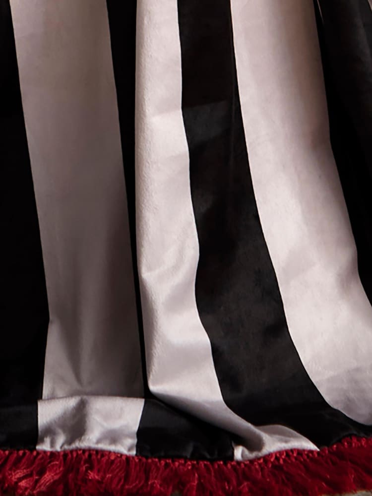 Laurence Llewelyn-Bowen Festivo Stripe Tasselled Throw - صورة 2 من 5