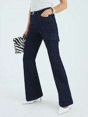 Calça jeans flare de cintura alta relaxada River Island - Imagem 1 de 4