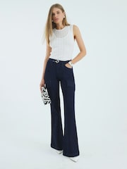 Calça jeans flare de cintura alta relaxada River Island - Imagem 2 de 4