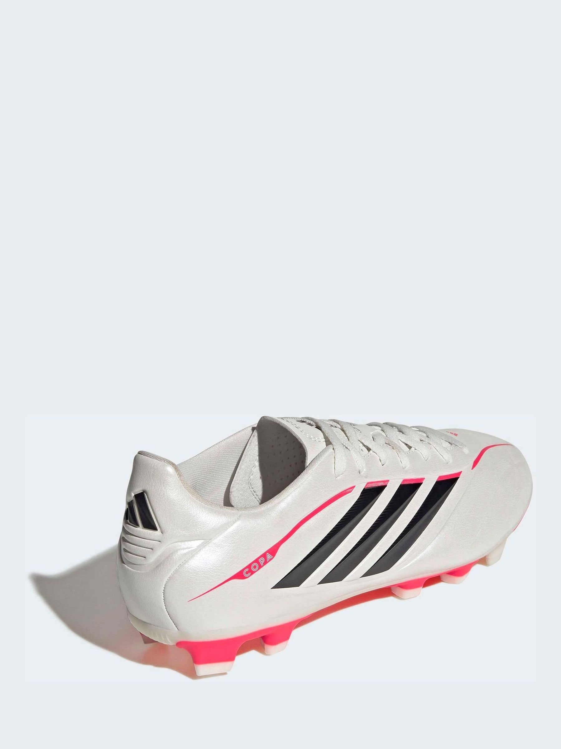 Next：日本 シルバー - adidas Copa Pure IV Club ファームグラウンド