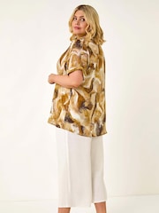 Castanho - Camisa com botões e estampa de redemoinhos Roman Curve - Imagem 3 de 5