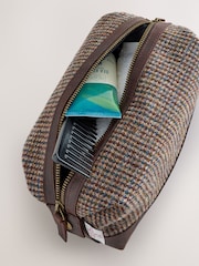 Brown Harris Tweed Washbag - Image 5 of 7