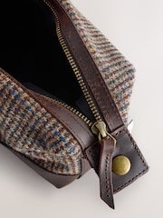Brown Harris Tweed Washbag - Image 6 of 7