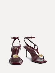 Rojo - Linzi Foolish Strappy Sandals With Gold Accent - Imagen 4 de 6