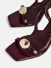 Rojo - Linzi Foolish Strappy Sandals With Gold Accent - Imagen 6 de 6