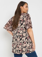 Top plissada com estampa floral Yours Curve e manga de malha - Imagem 2 de 5