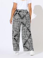 Yours Curve Black Wide Fit Crinkle Wide Leg Trousers - Image 4 of 5