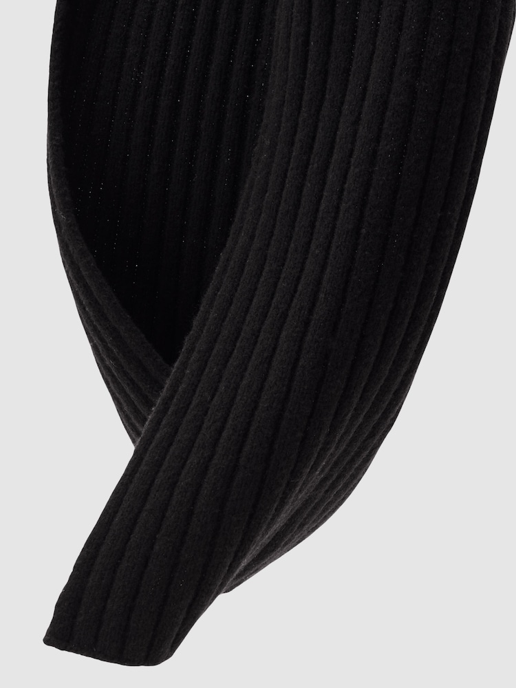 Reiss Black Swinly Chunky Rib Wool Blend Scarves - Image 5 of 5 Reiss Black Swinly Chunky Rib Wool Blend Scarves - Image 5 of 5