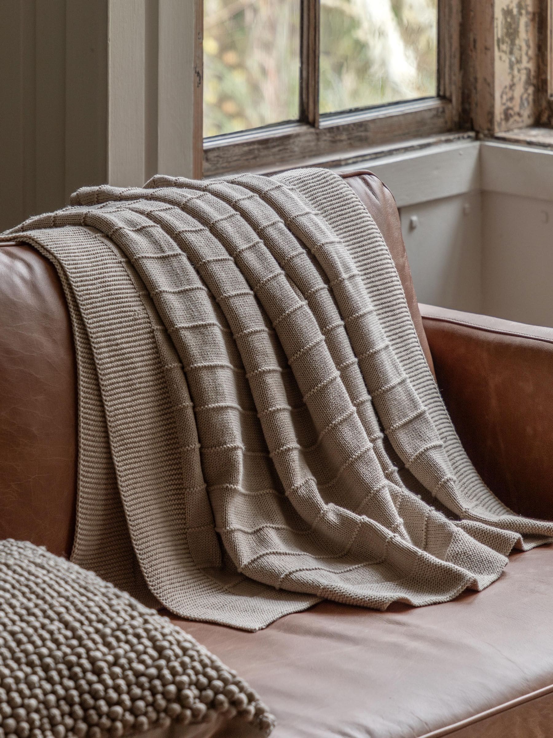 Gallery Home Unisex Taupe Alessa Knit Throw - Image 1