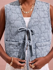 Mint Velvet Quilted Tie Front Gilet - Imagen 5 de 7