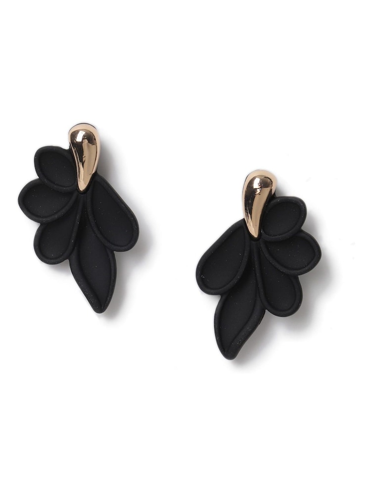أسود - Aela Matte Petal Stud Earrings - صورة 1 من 2 أسود - Aela Matte Petal Stud Earrings - صورة 1 من 2