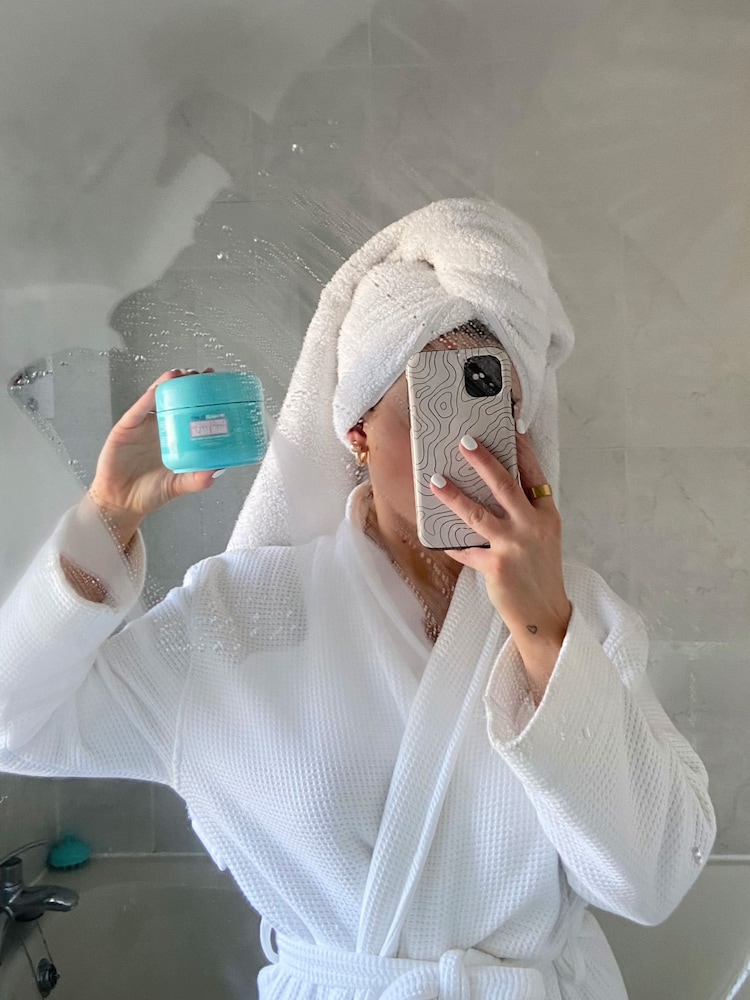 Hairburst Long and Healthy Hair Mask 220ml - Image 2 of 2 Hairburst Long and Healthy Hair Mask 220ml - Image 2 of 2