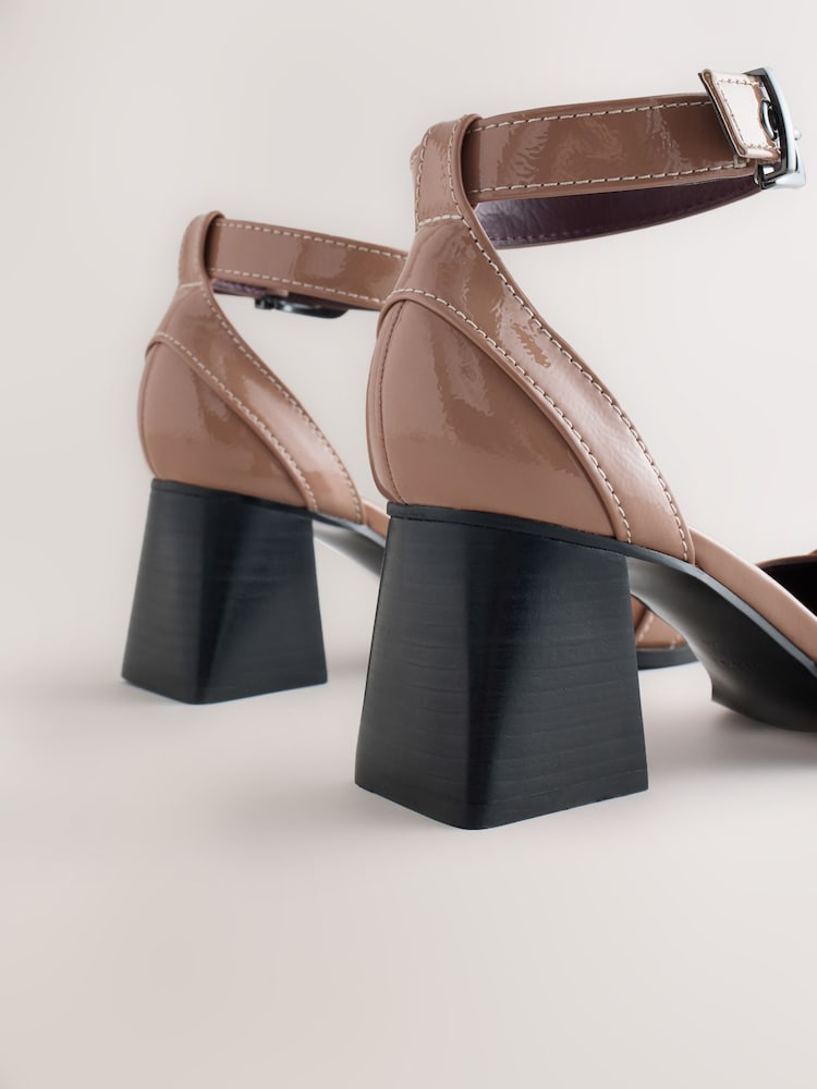 トープ - Forever Comfort® Point Toe Buckle Block Heels - 画像 10 / 10