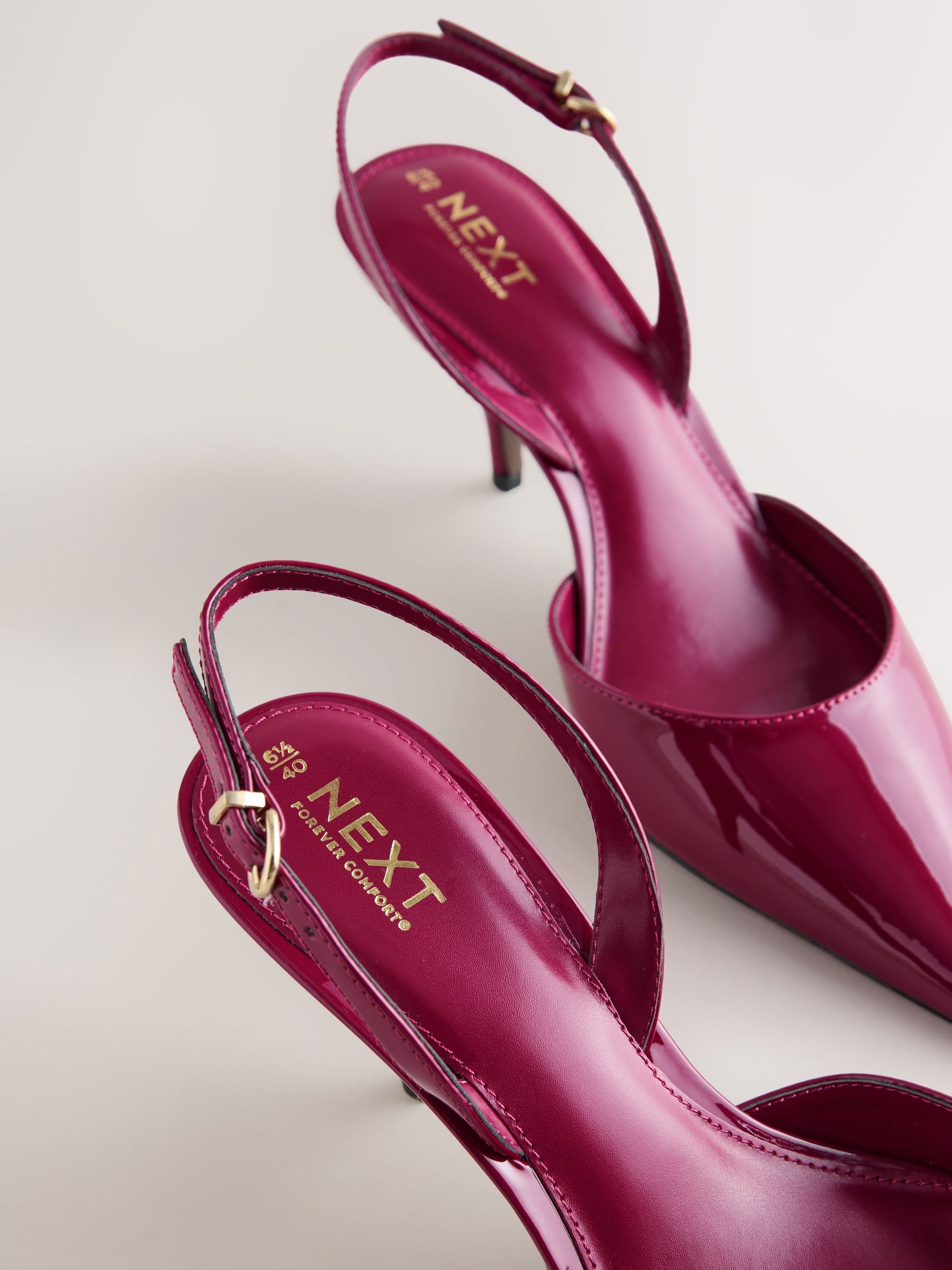 Cumpără Model roz - Forever Comfort® Pointed Toe Curvy Slingback