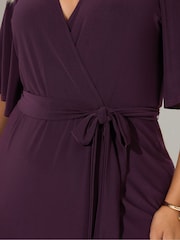 Vestido wrap Yours Curve London com ruffle e bainha - Imagem 4 de 5