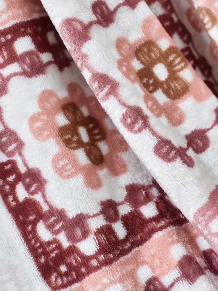 Catherine Lansfield Pink Crochet Print Blanket Throw - Image 2 of 2 Catherine Lansfield Pink Crochet Print Blanket Throw - Image 2 of 2