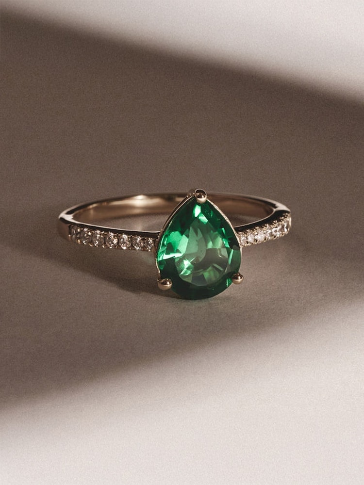 The Diamond Store Green Astra 2.30ct H/SI Pear Cut Lab Emerald Solitaire with Side Stones Ring in 18K Gold Vermeil - Image 3 of 3