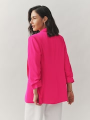 وردي - سترة بليزر مريحة بكشكشة على الكم - صورة 3 من 8