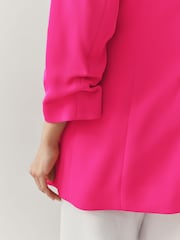 وردي - سترة بليزر مريحة بكشكشة على الكم - صورة 4 من 8