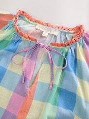 Rozā un zilā rūtainā rūtiņa - Daudzslāņu mini kleita ar V veida kakla izgriezumu un linu - Attēls 7 no 9