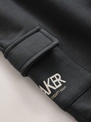 หิน - ชุดเสื้อยืดและกางเกงขาสั้นพิมพ์ลายโอเวอร์ไซส์จาก Baker by Ted Baker - รูปภาพ 11 จาก 13