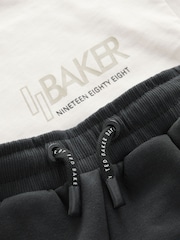 หิน - ชุดเสื้อยืดและกางเกงขาสั้นพิมพ์ลายโอเวอร์ไซส์จาก Baker by Ted Baker - รูปภาพ 13 จาก 13