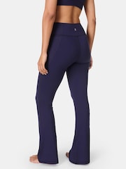 Azul - Sweaty Betty Ultimate Studio Flare Trousers - Imagen 6 de 7