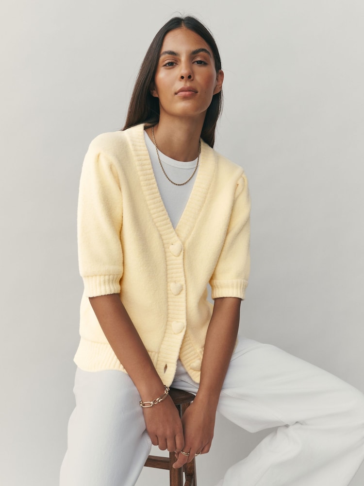 צהוב - קרדיגן מפנק עם שרוולים קצרים וכפתורי לב - תמונה 1 מתוך 8