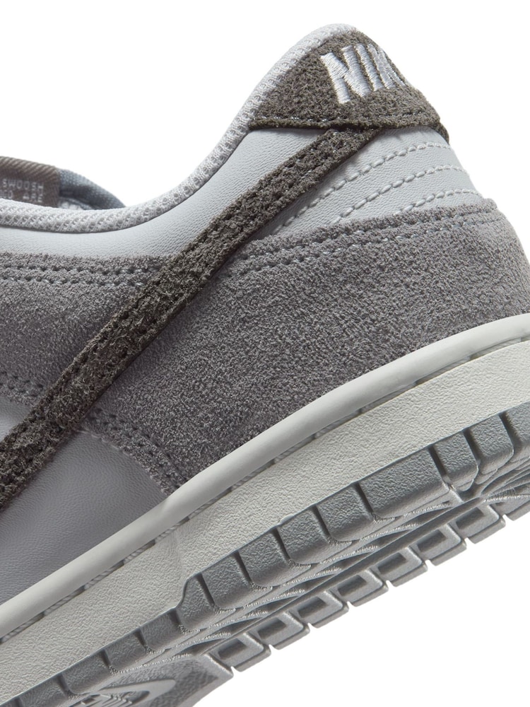 Nike Grey Medium Grey Youth Dunk Low SE Trainers - Image 10 of 10
