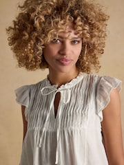 Weiß - Joules Nolan Sleeveless Tie Neck Blouse - Bild 4 von 6