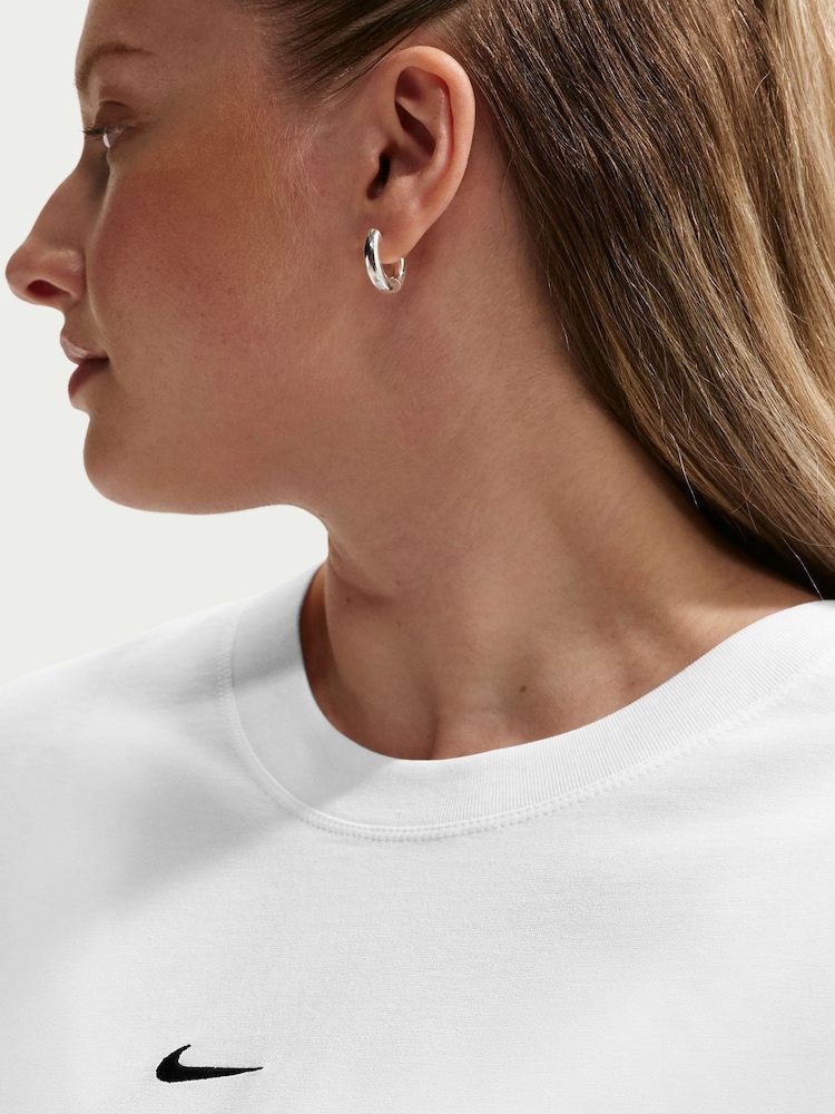 Nike White Classic T-Shirt - Image 5 of 5