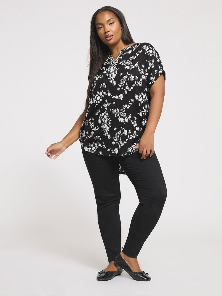 Yours Curve Notch Neck Texture Top - Imagem 1 de 4