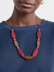 Seasalt Cornwall Charmer Ceramic Leaf Necklace - صورة 3 من 4