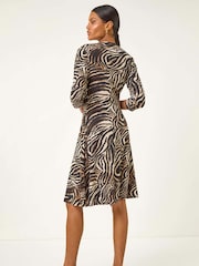 Vestido Romana Stretch com estampa Animal Print e detalhe de anel - Imagem 3 de 5