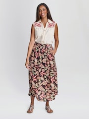 Saia preta com estampa floral Gina Bacconi EMI na cintura elástica - Imagem 4 de 5
