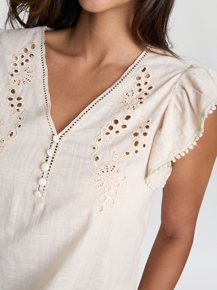 Blusa bordada de algodão Darcey natural Gina Bacconi - Imagem 2 de 3