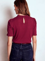 Camiseta Boden Supersoft com detalhe de babado - Imagem 3 de 6