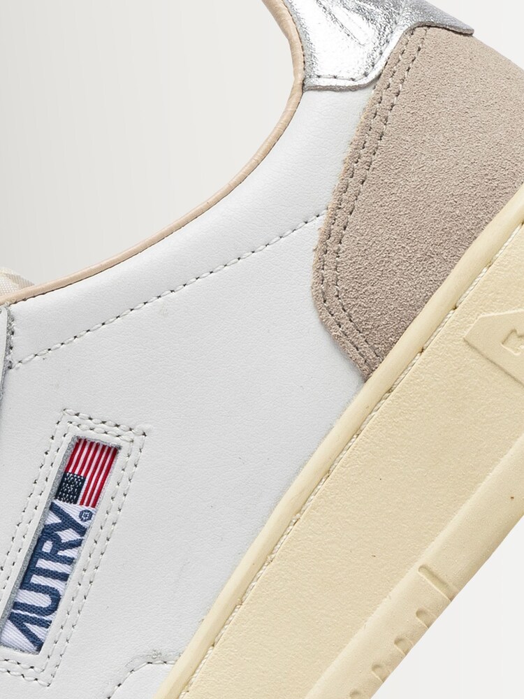 Off White - AUTRY Medalist Low-sko til dame - Bilde 6 av 6