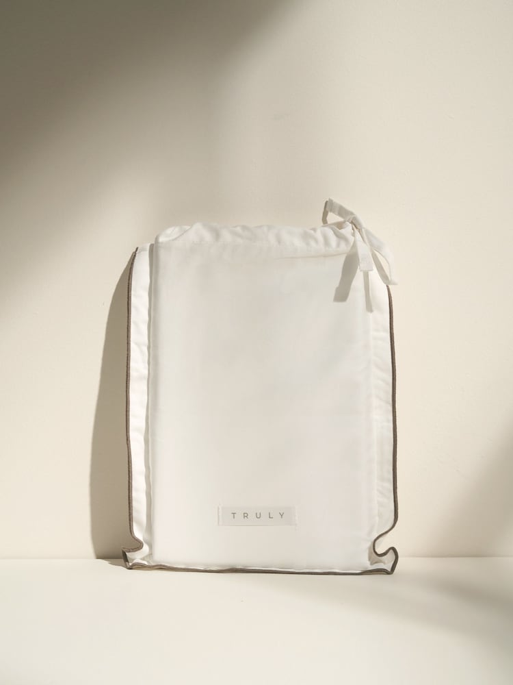 Truly Embroidered Oxford Pillowcases - Imagen 3 de 3